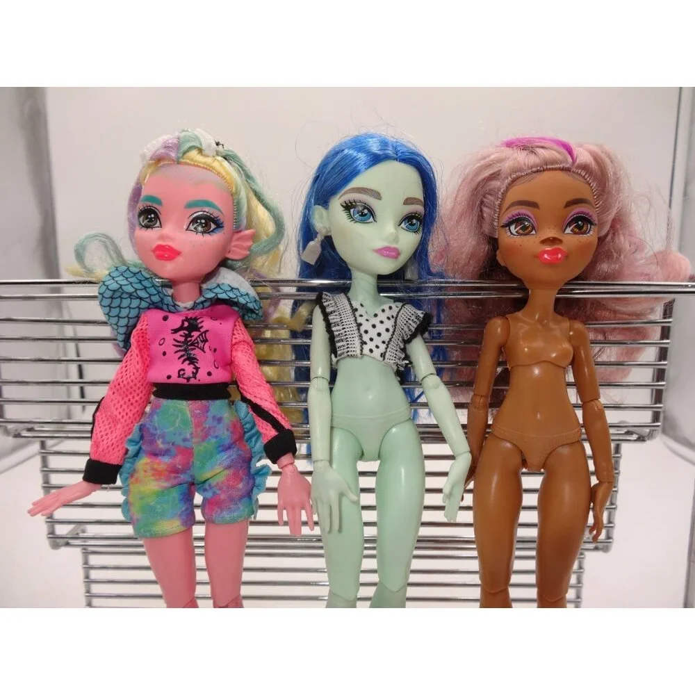 Monster High Clawdeen Wolf 2022 Ghoulia Yelp 2022 and‎ Lagoona Blue 2021